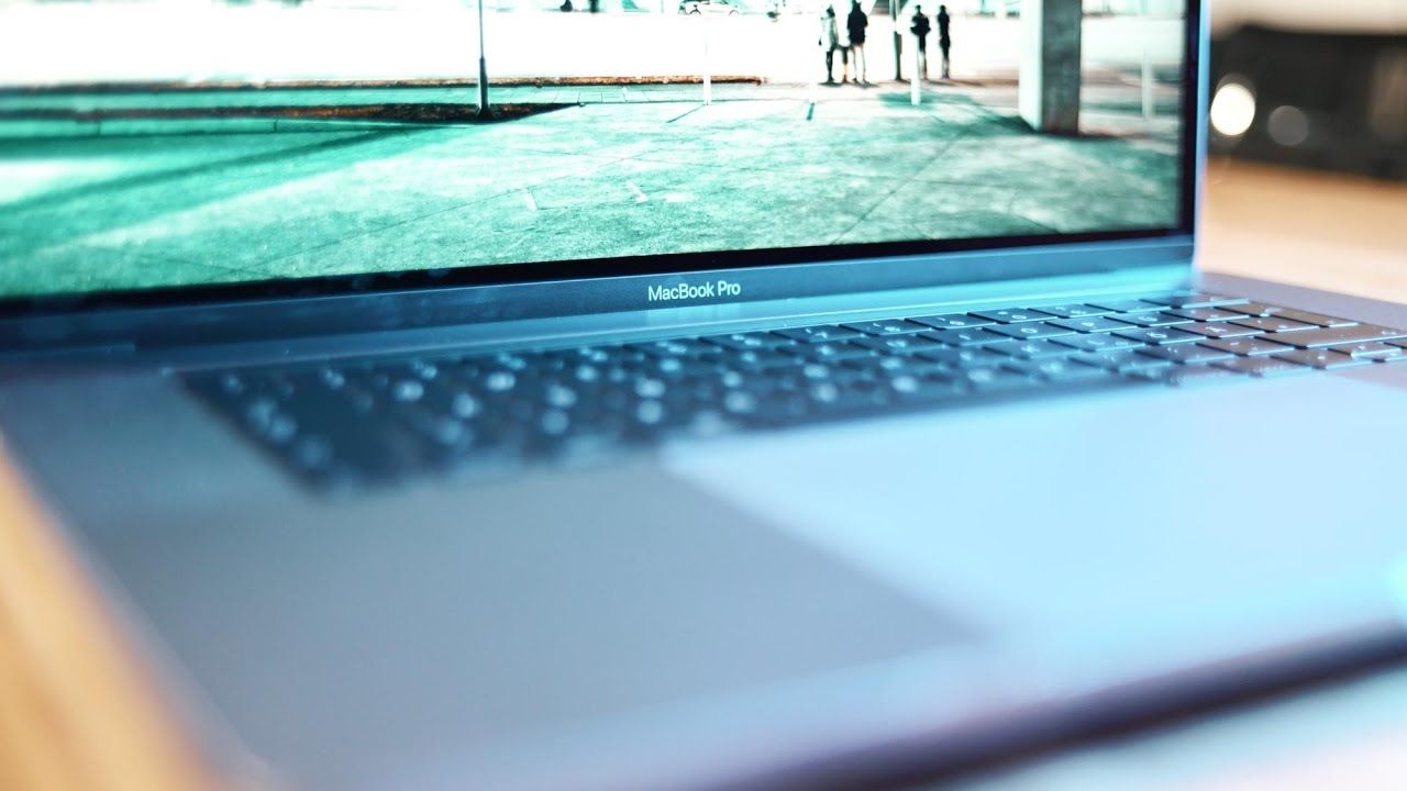 Optical and functional differences between MacBook and MacBook Pro!